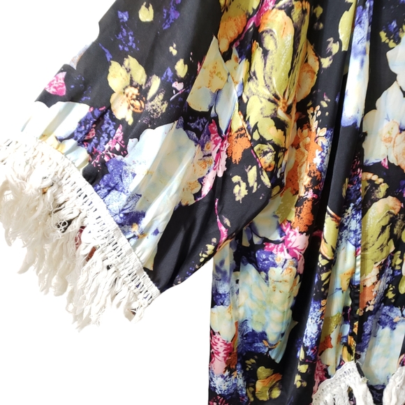 Gimmick by BKE Floral Boho Poncho Open Front Whimsigoth Sz XS - Picture 4 of 12
